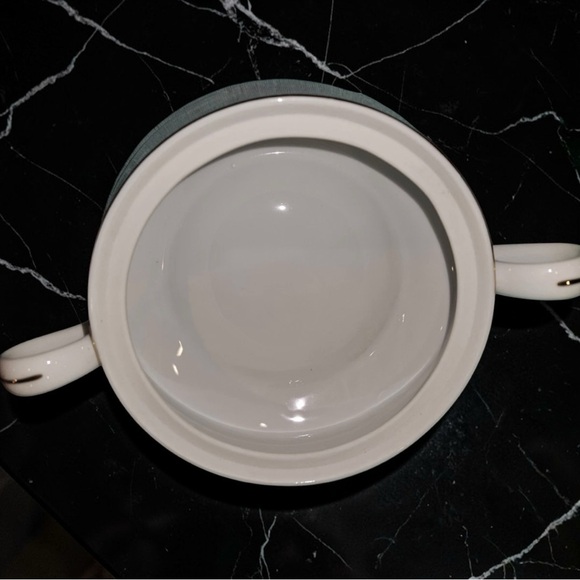 Allegro Fine China of Japan Green & White Covered Serving Bowl w/Gold Trim VTG - Picture 3 of 6